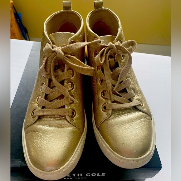 Kenneth Cole Gold sneakers! Fun and stylish sneakers - Picture 1 of 5